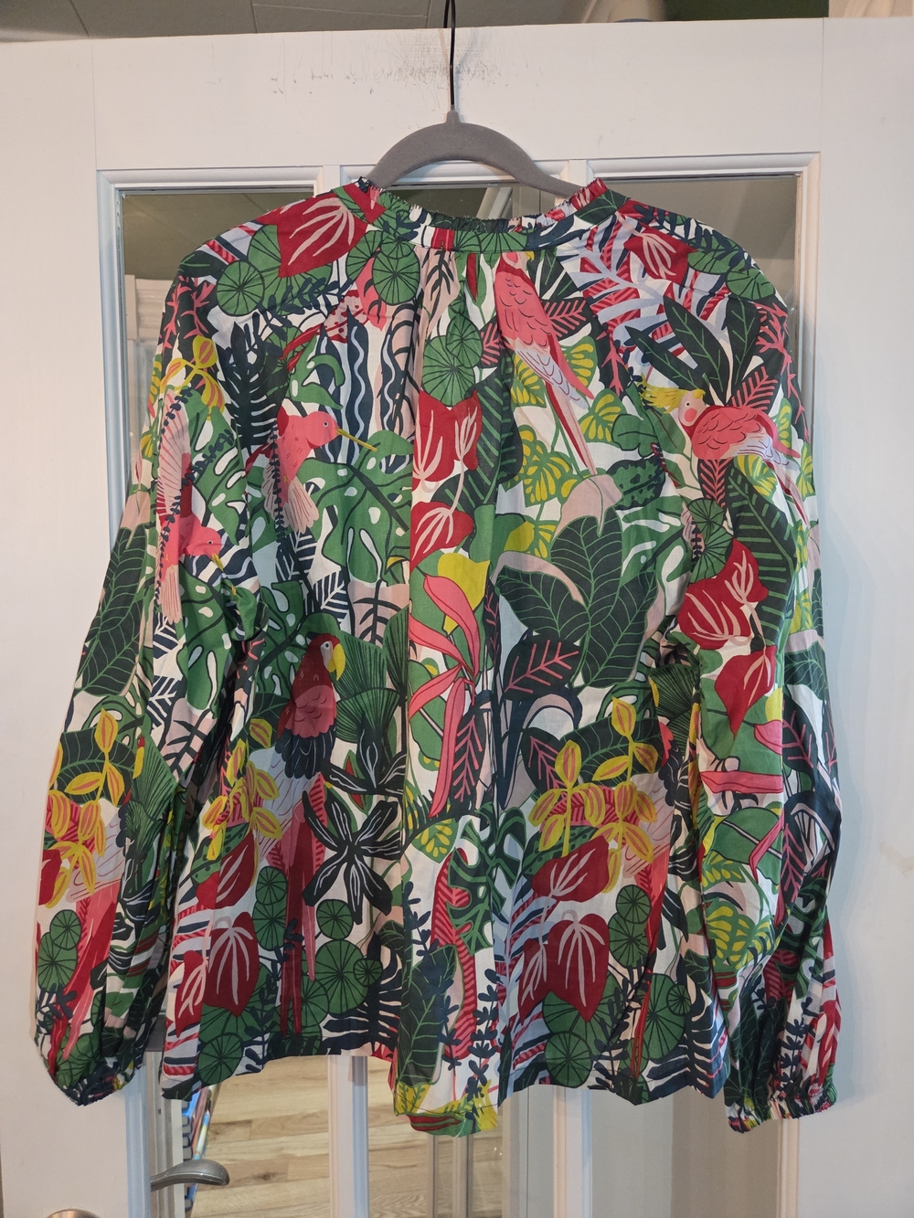 Boden Tropical Leaf & Parrot V-Neck Blouse - Green, Pink, Yellow - Size 16/18 - Picture 5 of 8